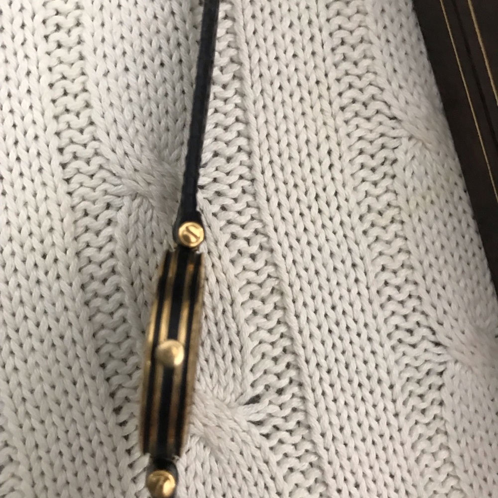 Authentic Vintage Gucci Black Enamel Watch - Picture 3 of 7